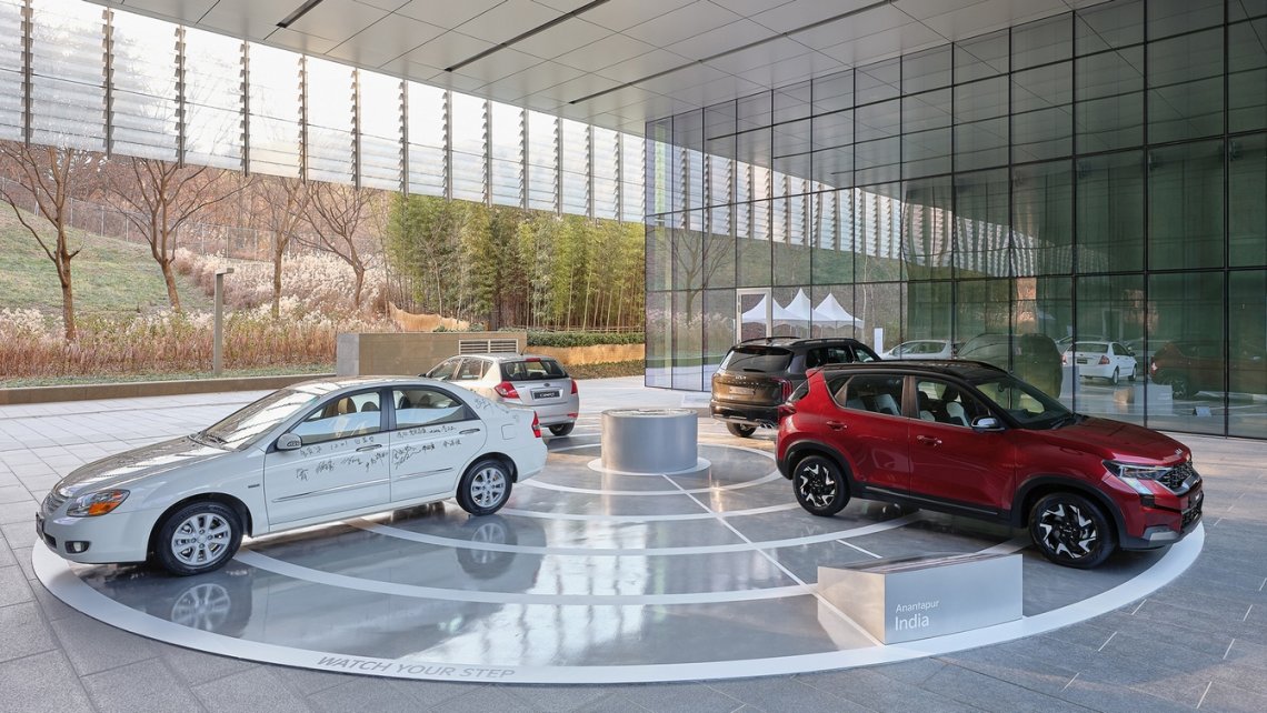 Kia_Corporation_80th_anniversary_(15a)