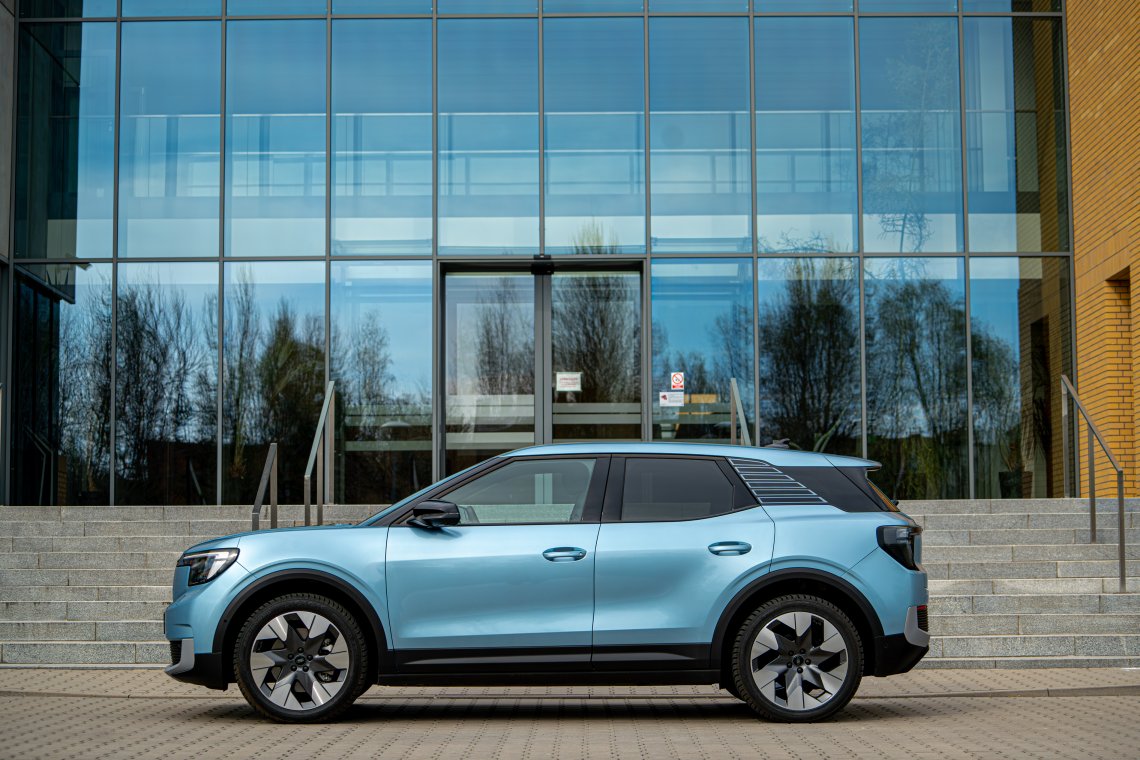 Ford-Explorer_Arctic-Blue_09