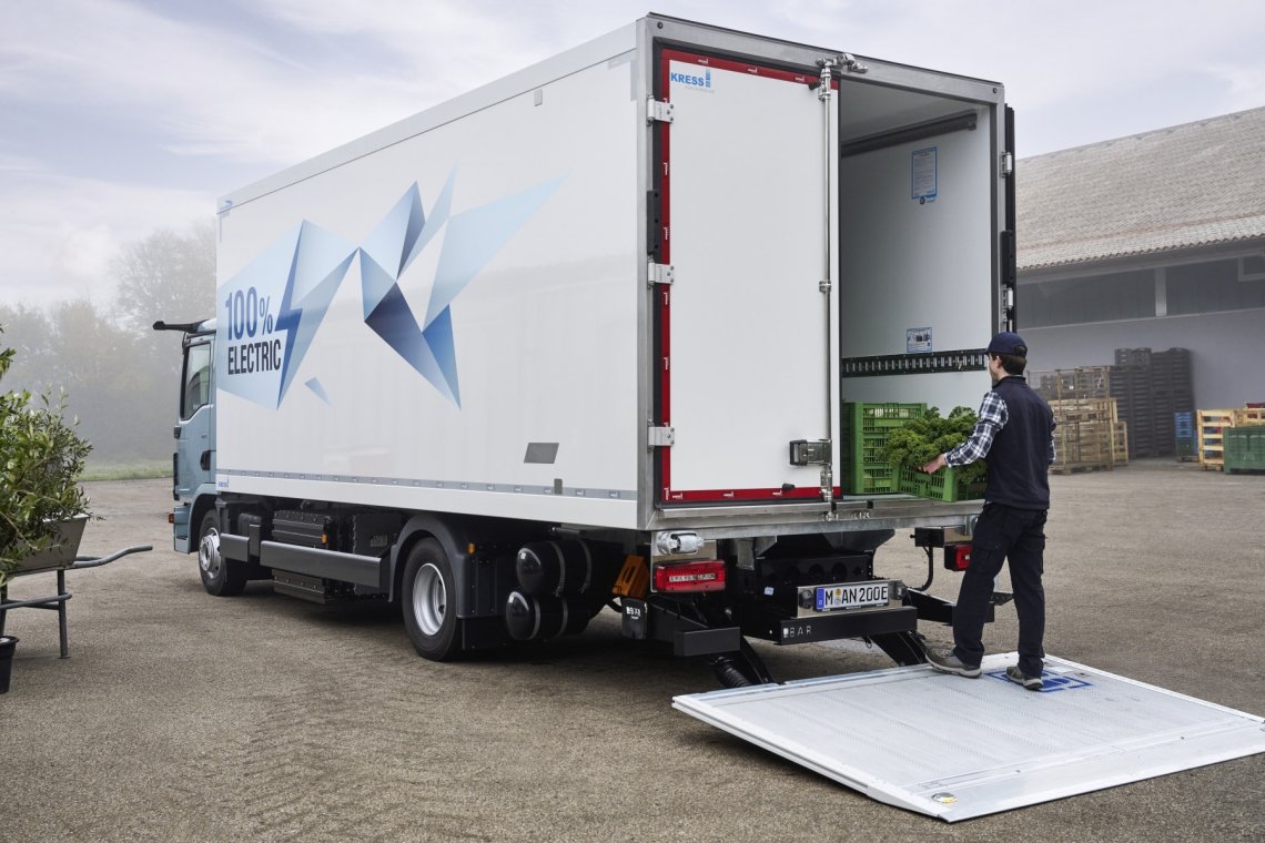 1920_p_eot_man_etgl_refgrigerator_body_02