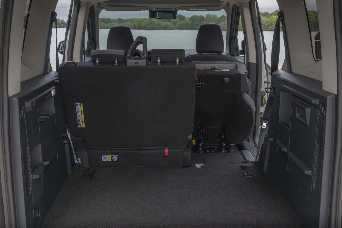 FORD_E-Tourneo_Courier_(9)