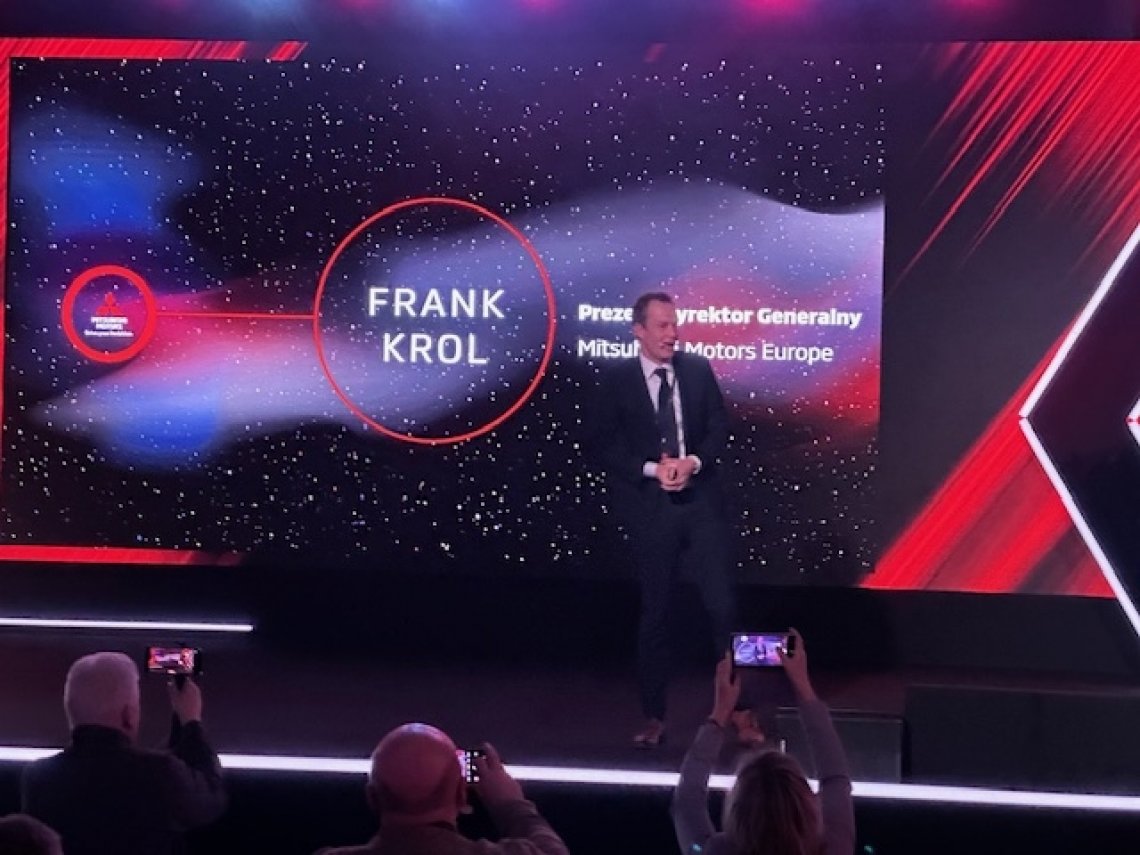 Mitsubishi_grandis_(1)