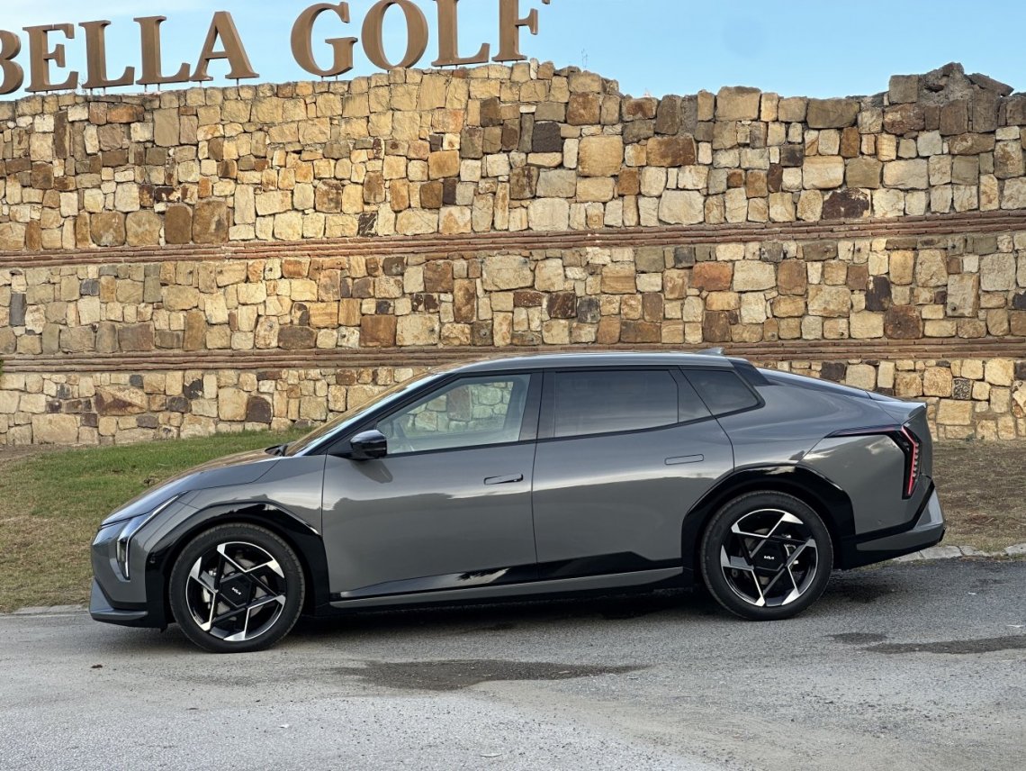 Jeden model w dwóch wersjach nadwoziowych. Polacy kochają kombi, tutaj mamy do wyboru model hatchback i sedan.  My wybraliśmy, a Wy?