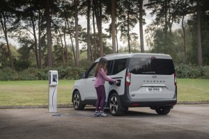 FORD_E-Tourneo_Courier_(5)