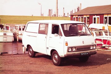 fot1_pierwsza_generacja_hiace_z_lat_1967_77