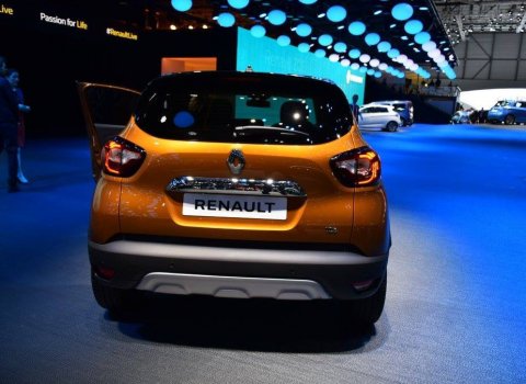 GMS-2017-Renault-Captur-04
