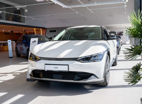 Kia_JD_Kulej_-_pierwszy_taki_salon_w_Europie_03_fot