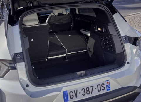 renault_scenic_e-tech_electric_-_iconic_arctic_white_12