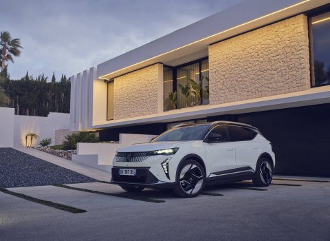renault_scenic_e-tech_electric_-_iconic_arctic_white_4