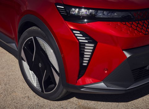 renault_scenic_e-tech_electric_-_iconic_flame_red_7