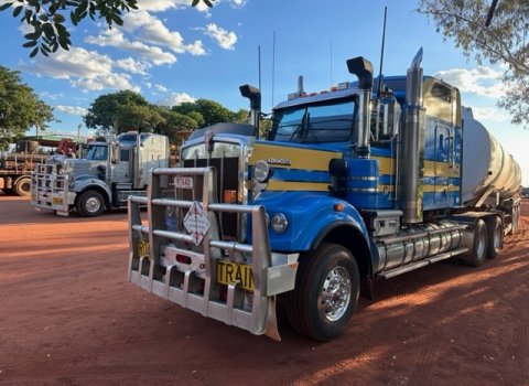 Australia_road_train_(2)