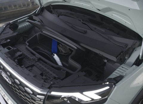 FORD_E-Tourneo_Courier_(1)