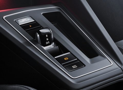 Volkswagen-Golf-2020ds