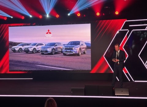 Mitsubishi_grandis_(8)