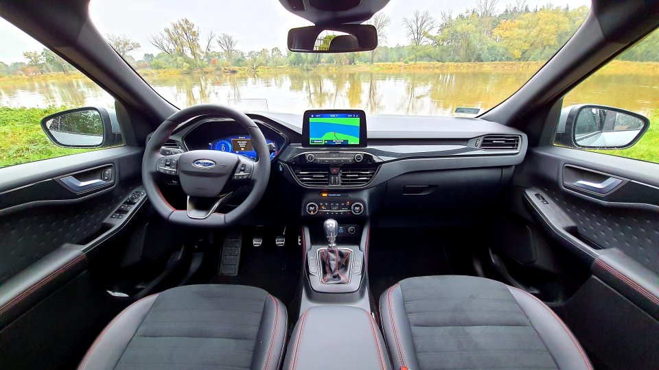 ford-kuga-wnetrze