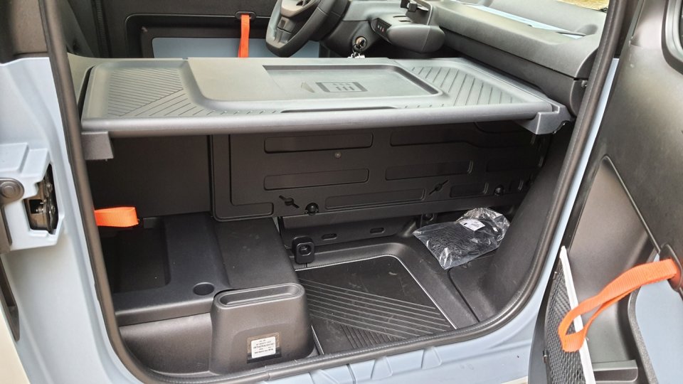 Jednoosobowe Ami Cargo ma szansę być najtańszym elektrycznym pojazdem dostawczym rynku. Przewiezie jednak względnie niewiele (400 l), nadając się np. do miejskiej gastronomii czy usług kurierskich.