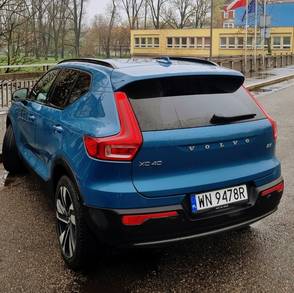 Samochód prowadzi się bez zarzutu, auto pewnie pokonuje  kręte górskie drogi. Wysoka elastyczność silnika potwierdza fakt,  że jednostka napędowa nie została poddana downsizingowi.